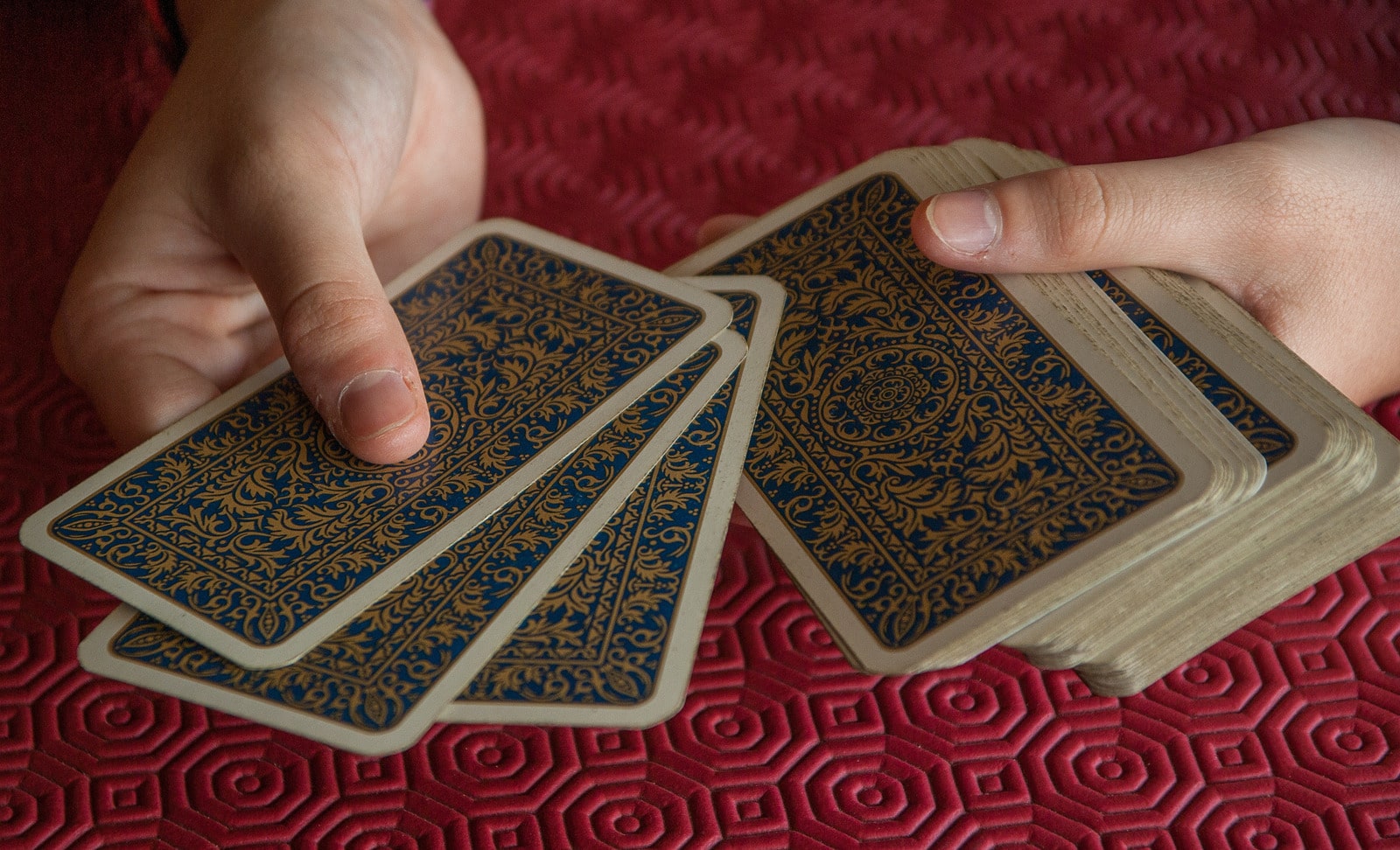 Lee más sobre el artículo Como barajar las cartas del tarot